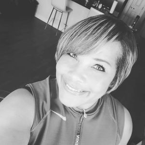 Meet your Posher, Lenora